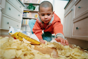 child with spilled chips